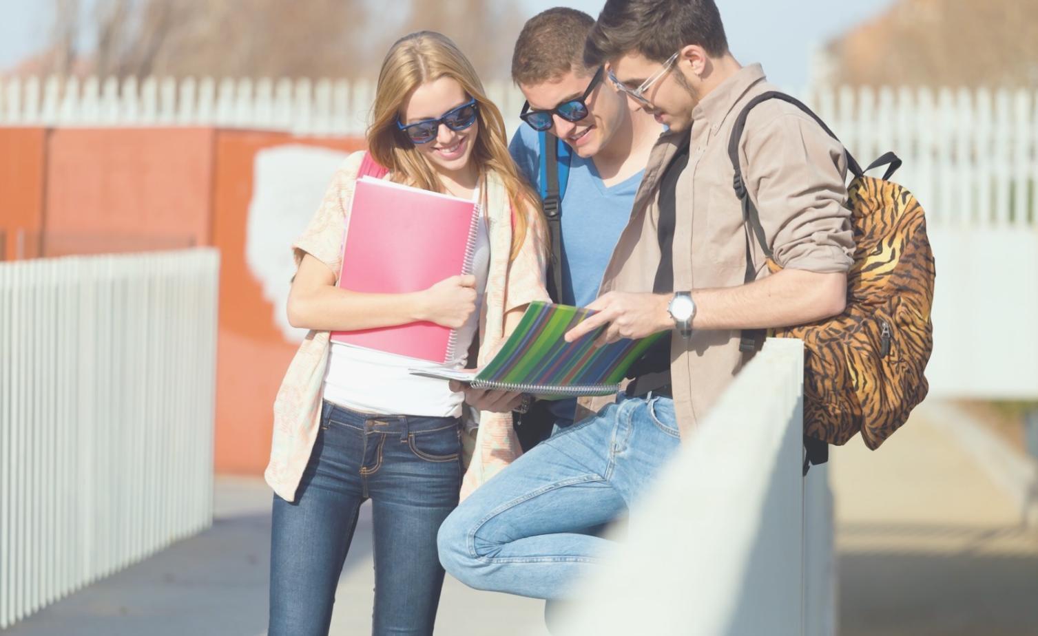 Sessão educativa sobre planeamento financeiro e gestão de orçamento pessoal