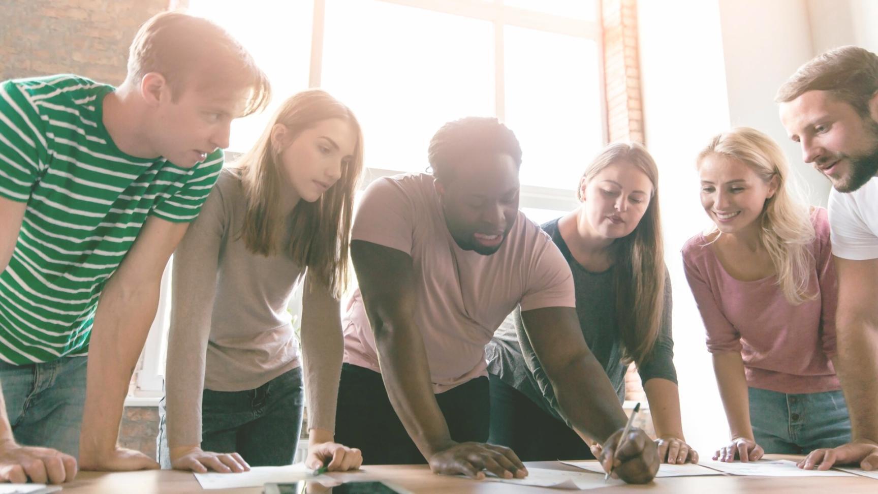 Material educativo e recursos de aprendizagem sobre gestão financeira