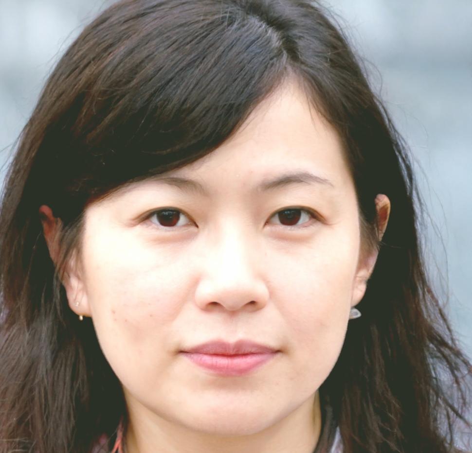 Retrato de Helena Cardoso, formadora em poupança e gestão de objetivos financeiros