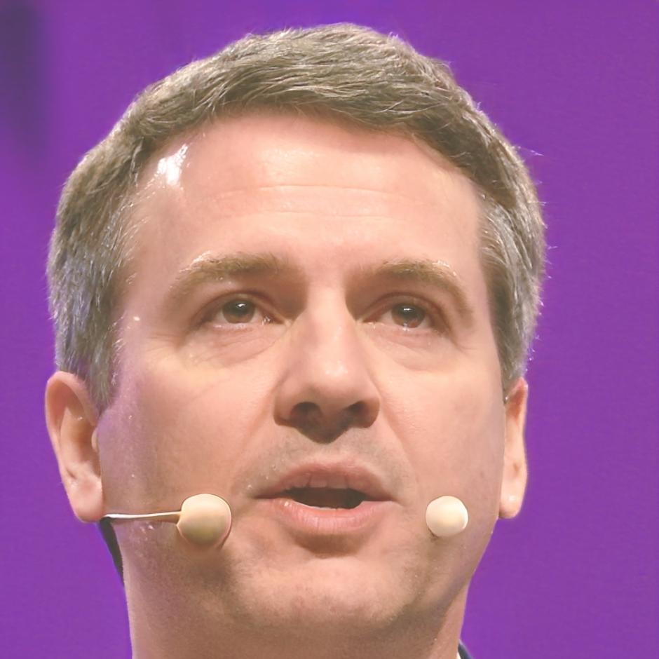 Duarte Vilhena, consultor financeiro com experiência em educação sobre hábitos económicos